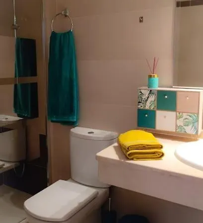 Apartment Bonito En Con Piscina